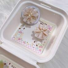 Gold Small Daisy Flower Shape Multi-Functional Retractable Phone Holder, Portable Desktop Slouchy Stand, Adhesive Or Magnetic Option, Compatible With All Phones Compatible With IPhone, Android Phone, Gift For Birthday, Family, Friends Push-Pull Phone Grip Phone Accessories - Gold - View 4