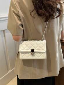 Bolsa Feminina de Ombro 2025 Luxo Acolchoada Xadrez Cor Sólida PU com Fechadura Especial, Carteira Acessório Versátil, Adequada para Saídas Diárias, Deslocamentos, Reuniões, Encontros e Presentes