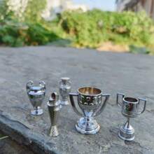 锌合金桌面装饰收藏品，奖杯模型/欧洲杯、国王杯、各类体育赛事奖杯、书挡装饰摆件，适合生日、旅游纪念品、毕业典礼、主题派对 - 彩色 - 查看 1