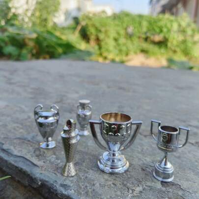 Samlarföremål för skrivbordsdekor i zinklegering, trofémodell/europapokal, kungapokal, troféer för olika sportevenemang, dekorativa ornament för bokstöd, lämplig för födelsedagar, resesouvenirer, examen, temafester
