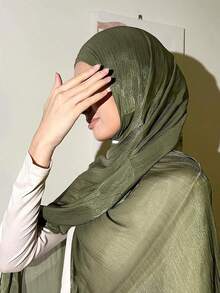 1 pieza Chal y envoltorio de satén crêpe arrugado de color liso y brillante, pañuelo largo suave y sedoso, diadema, bandana, cobertura de playa, accesorio musulmán para la vida diaria, viajes, bodas, fiestas, novias, festivales, oraciones y peregrinaciones