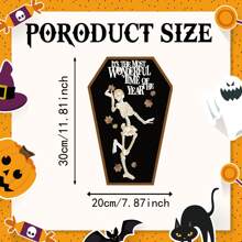 万圣节骷髅棺材壁挂吊坠 - 木质吊坠，饰有“这是最好的时光”图案，搭配落叶和骷髅舞主题，是家居装饰、节日派对或万圣节爱好者的独特礼物的完美之选。万圣节装饰