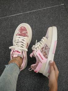 经典复古风格女士休闲鞋，柔软平底轻便，适合活跃户外活动，粗鞋带-随机印花鞋面/神秘森林彩绘，ALAN DAISY-适合户外活动，返校必备/滑板鞋（粉色系列）