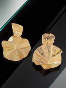 Latest Minimalist Fashion Metal Earrings - Yellow Gold - View 6