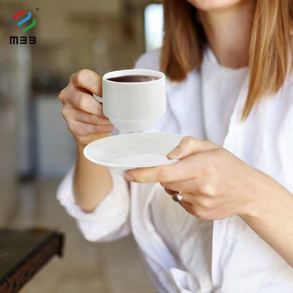 MBB 1 Set de 8 Tazas de Cappuccino de Cerámica, Tazas de Café de 6 Oz con Platillo para Latte, Espresso, Té, Moca (180 ml) Set de 4 Tazas de Espresso Apilables con Platillos, Tazas de Café de Cerámica para Cappuccino, Café, Moca, Té, Doble Tiro, Tazas de Cappuccino de Porcelana de 6 Oz con Platillos, Set de 4, Blanco, Aptas para Microondas, Lavavajillas y Horno, Ideal para Inauguración de Casa y Boda