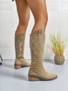 A Pair Of Women's Mid-Calf Boots For All-Season Outdoor Casual Outings, Featuring A Striped Print Design On The Upper, Which Is Stylish And Versatile.