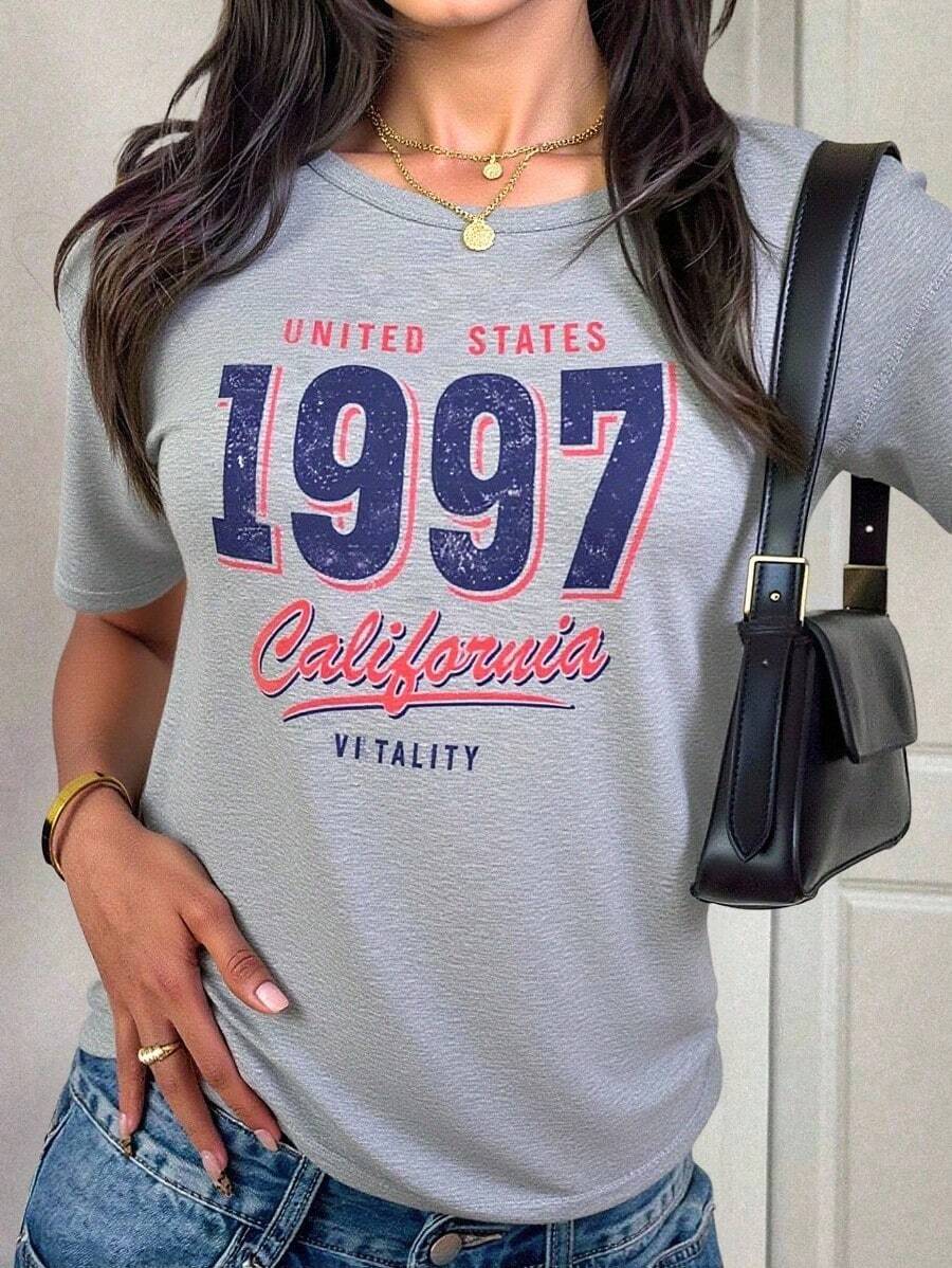 Gran escote que deja al descubierto la clavícula Camiseta informal y holgada para mujer estampada con motivos de letras - Gris - Ver 1