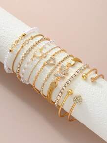 8 Stücke & eleganter Metallarmband-Set mit verschiedenen Elementen wie Perlen, Herzen, Schmetterlingen, Unendlichkeit, Strass, personalisiertes delikates süßes mehrschichtiges Armband, ideal als Geschenk für Freunde, Familie, Geliebte, Feiertage, Partys, Alltagsgebrauch, Jahrestag