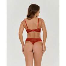Comfort And Elegance: Half Cup Bra And Panty Set With Lace - 紅色 - 查看 3