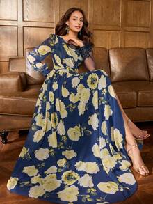 Faeriesty 印花优雅雪纺花卉印花长裙 - 交叉领口，带有蕾丝花朵的透明网眼肩部面板，可调节腰带以修饰轮廓，飘逸的及地长裙 | 浪漫婚礼和花园派对服装 - 藏蓝色 - 查看 4