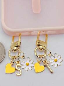 1pc Personalized Yellow Heart Pendant, Customizable With Initial Letter & Daisy Pattern, Heart Pendant, Daisy Keychain, Letter Keychain, Heart Keychain Accessory, Customized Bag Charm, Gift, Keychain, Unique Phone Accessory, Minimalist Design - Multicolor - View 7