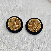 1 đôi bông tai nhung tròn màu đen, bông tai chữ kim loại sang trọng, bông tai kim bạc YS thanh lịch và sang trọng. - Bông tai Little Fragrance YS - Xem 4