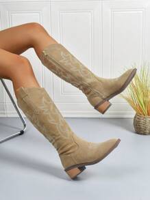 A Pair Of Women's Mid-Calf Boots For All-Season Outdoor Casual Outings, Featuring A Striped Print Design On The Upper, Which Is Stylish And Versatile.