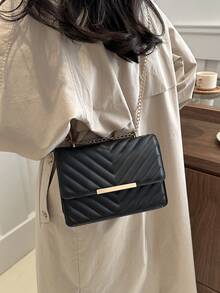 Túi đeo chéo nhỏ gọn, kiểu dáng thường ngày dành cho nữ, mẫu mới về, túi đeo vai vuông có nắp gập với dây xích thời trang, chất liệu da PU cao cấp. - màu đen - Xem 3