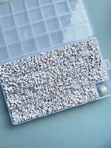 1 盒 1400 颗圆形字母珠子（用于珠宝制作）、31 款白色 A-Z 字母亚克力珠子套装、心形珠子（用于手链制作）（4 * 7 毫米） - 黑底彩色字母 - 查看 4