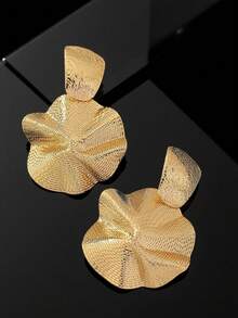 Latest Minimalist Fashion Metal Earrings - Yellow Gold - View 3