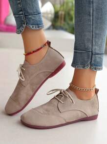Chaussures casual pour femmes, printemps 2025, à talons plats rétro, à bout rond, chaussures de mère