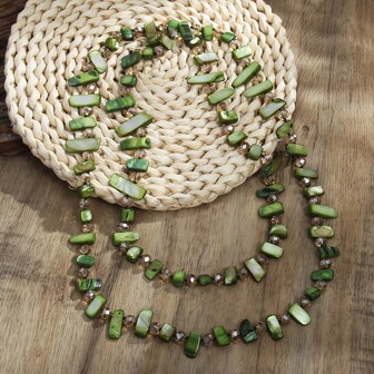 Long collier de perles pour femmes, style bohème vacances, accents arc-en-ciel de cristal et de coquillage, bijoux de chaîne élégants, cadeau idéal
