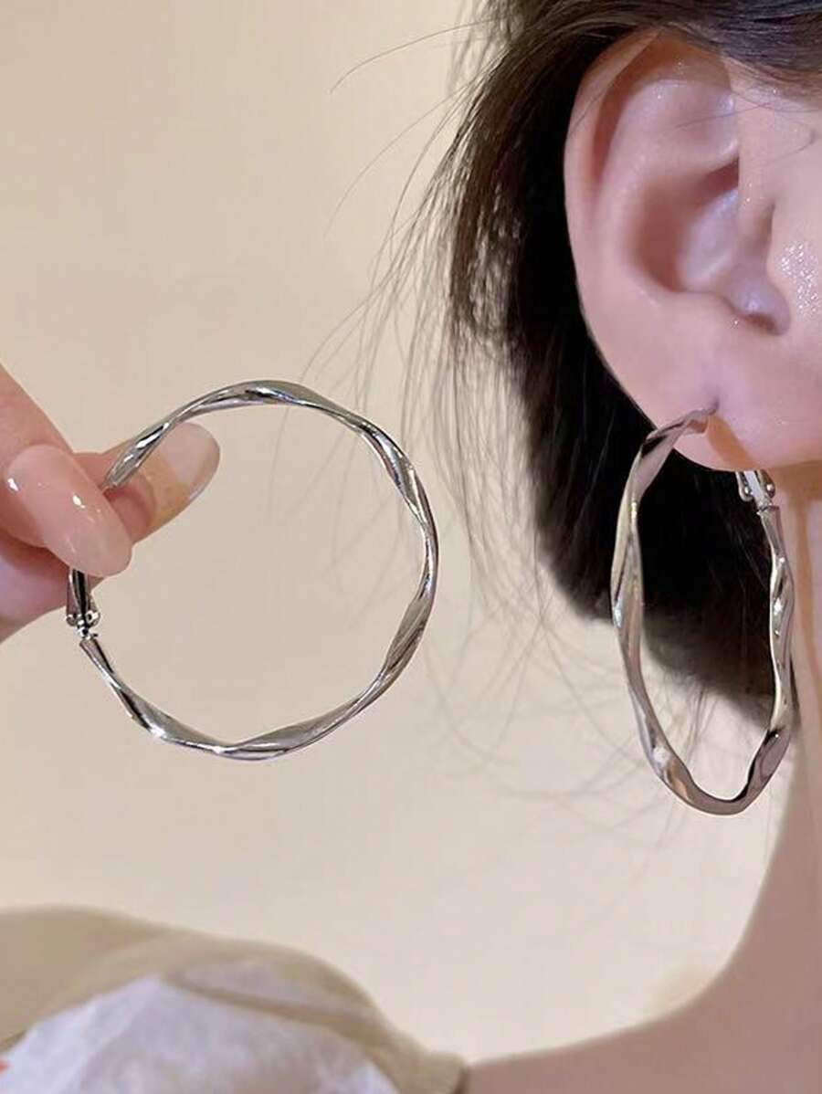 1 Pair Minimalist Twisted Silver Design Women's Earrings