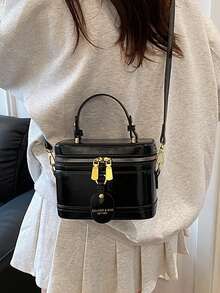 时尚黑色斜挎包，适合女士，配有金色金属配件、可调节肩带和拉链开合 - 非常适合工作、旅行、购物和约会，手提包