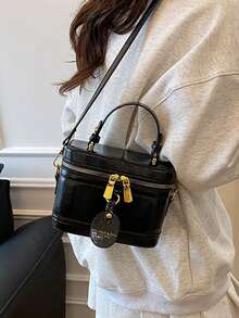 时尚黑色斜挎包，适合女士，配有金色金属配件、可调节肩带和拉链开合 - 非常适合工作、旅行、购物和约会，手提包