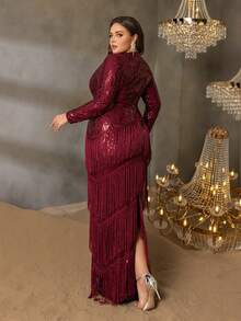 Robe de soirée de luxe pour femmes Curve Plus : Col rond, design à manches longues avec fente élégante dans le dos, jupe sirène féminine et découpe attrayante à la taille - parfaite pour les événements en tenue de soirée, les grands galas, les réceptions de mariage Top de gamme, les bals d'anniversaire de luxe et les prestigieuses collectes de fonds de bienfaisance