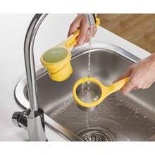 Joseph Joseph Helix Citrus Press Juir, Ergonomic Twist Action Hand Press, Lemon/Lime Squeezer,   Yellow - Máy ép cam vàng - Xem 5