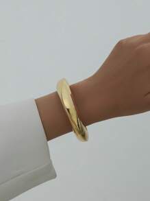 1pc Retro Minimalist Asymmetrical Metal Water Drop Snake Bracelet, Personalized Exaggerated Simplified Geometric Abstract Design Luxury Elegant Bracelet, Suitable For Women's Daily Commute, Holiday Gifts, Friends Parties And Banquets, Fashion Street Photography, Fashion Show Accessories