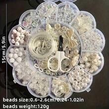 花卉图案多色 DIY 手工套件，包含各种小配件、剪刀和其他手工工具，用于制作手镯、项链和装饰性悬挂工艺品