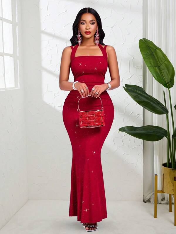 Falda sirena con detalle de volante en la cintura, escote halter y hombros descubiertos, hecho de tela glamurosa, adecuado para fiestas, citas y bailes de fin de curso