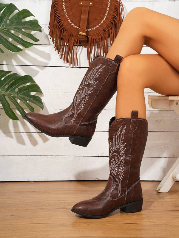 بوت كاوبوي نسائية للخريف/الشتاء ذات كعب مكعب، أصبع قدم مدبب وتطريز، جلد بنمط غربي ساق متوسطة الطول سهلة الارتداء