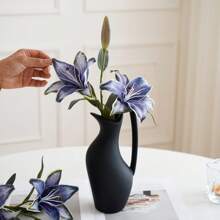 蓝色丝绸花，复古百合人造花插花，2朵花和1个花蕾，乳胶真触复活节百合花，婚礼花束派对餐厅家居餐桌装饰中心婚礼花束