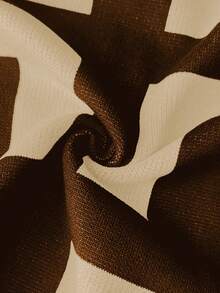 男士短袖圆领针织T恤 - 黑白几何图案。柔软面料，穿着舒适。非常适合夏季休闲装、日常外出和时尚造型。 - 咖啡棕 - 查看 7