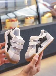 زوج واحد من الأربطة والإغلاقات الرياضية البسيطة للأطفال، مناسب للارتداء الداخلي والخارجي