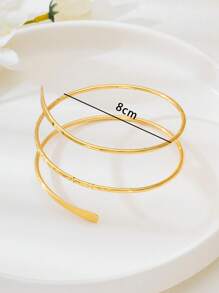 1 Stück 3-stufiges goldfarbenes Armband mit verschränkten Armen, minimalistischer metallischer Blumenlinien-Gravurarmreif, Sommer Körperschmuck für Frauen, Party-Accessoires, Geschenk für Freundin