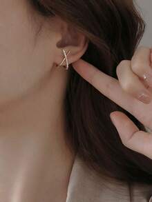 1 对简约锆石镶嵌十字架耳环，优雅的欧美风格，高端分层配饰，非常适合通勤、晚会、圣诞节和新年礼物