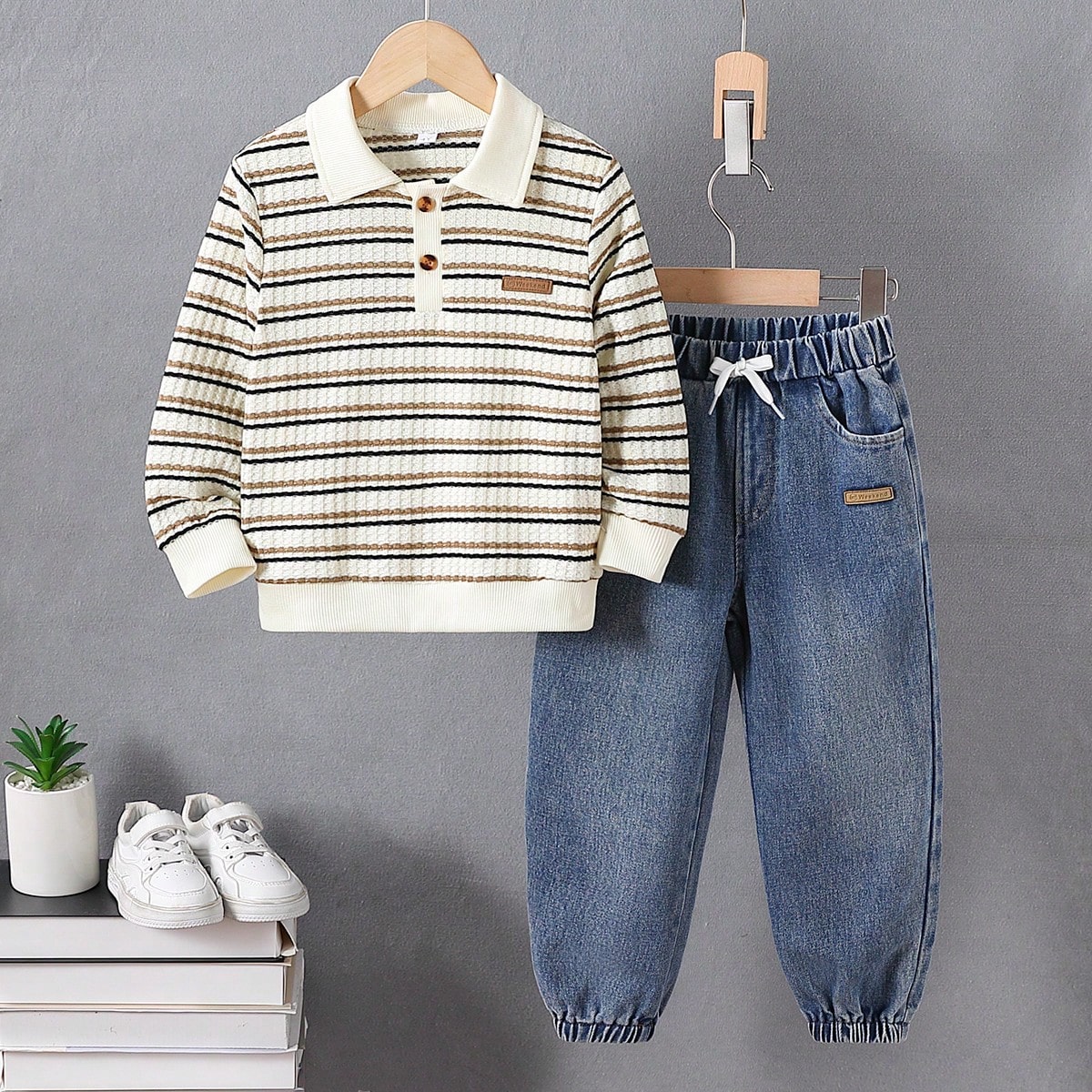 Piezas Conjunto informal de niño pequeño de camisa tipo polo a rayas de punto y pantalones vaqueros, adecuado para deportes, uso diario, escuela y a
