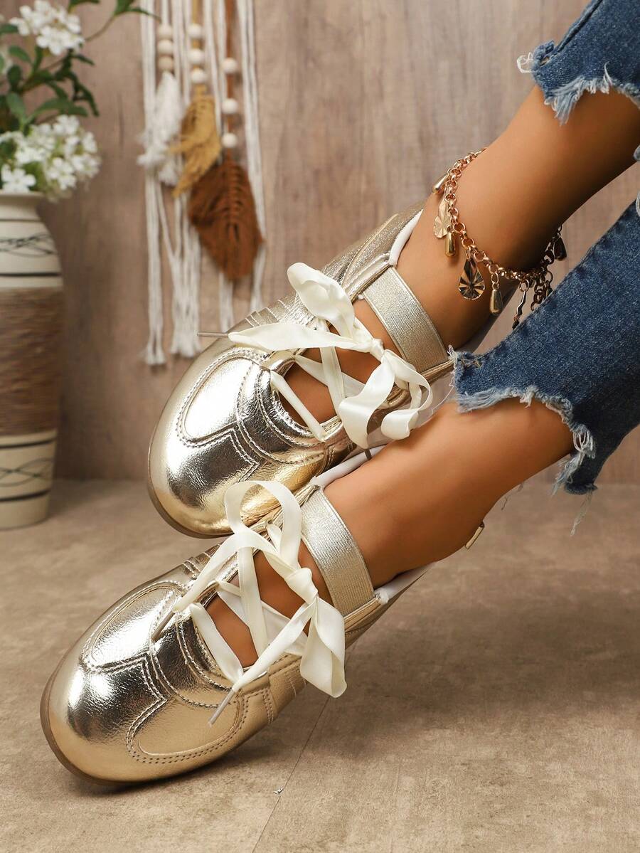 حذاء شقة رباط براق ألوان باستيلية للنساء كاجوال رياضي موضة جديدة ، مرن متعدد الاستخدامات للربيع والخريف