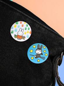Hasbro Badge épingle broderie Miffy en sachet surprise - pour sac à dos, vêtements et accessoires - cadeau d'anniversaire et de Noël 1 pièce (livraison aléatoire)