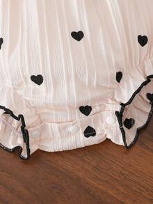 春秋季新款婴儿连体衣，圆领长袖设计，适合新生儿和婴幼儿，小爱心印花，女宝宝连体衣，黑色蝴蝶结装饰，喇叭袖，整体甜美可爱。 - 杏色 - 查看 7