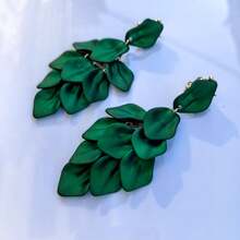 1 para kolczyków z akrylu w kształcie płatków kwiatów w stylu boho, wysokiej jakości biżuteria imprezowa bez przekłuwania dla kobiet