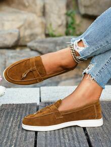 女士休闲鹿皮绒面革一脚蹬乐福鞋，时尚金属扣装饰，舒适平底鞋 - 棕色 - 查看 5