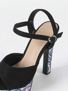 派对装白色露趾粗跟防水台高跟鞋女士