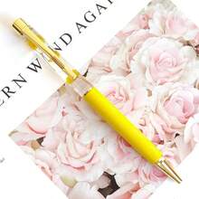 1 支干花圆珠笔 - 金属扭转笔，中号笔尖，圆形笔身，蓝色墨水，适合 14 岁以上学生和办公室使用 - 黑色 - 查看 11