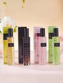 1瓶30毫升Miss Adventure香氛喷雾，知名无焰香薰品牌，蕴含持久自然清新和迷人自然气息，散发优雅花果香氛。室内外均可使用，适合约会、派对、度假、家庭和办公室场合。是馈赠亲朋好友和情侣的理想礼物。 - 多香 - 查看 4