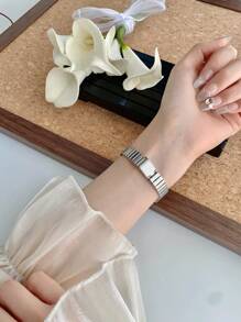 1pc Classic French Gold Ladies' Oval Watch, Small Dial, Elegant And Simple, Luxurious And Fashionable, Ladies' Quartz Watch, Shape, Suitable For Daily Wear, Dinner And Any Other Occasions