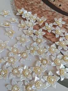 50朵/袋，22毫米五瓣花，金色背景珍珠水钻树脂花，无孔珍珠花，适用于五瓣服装装饰 - 白色 - 查看 5