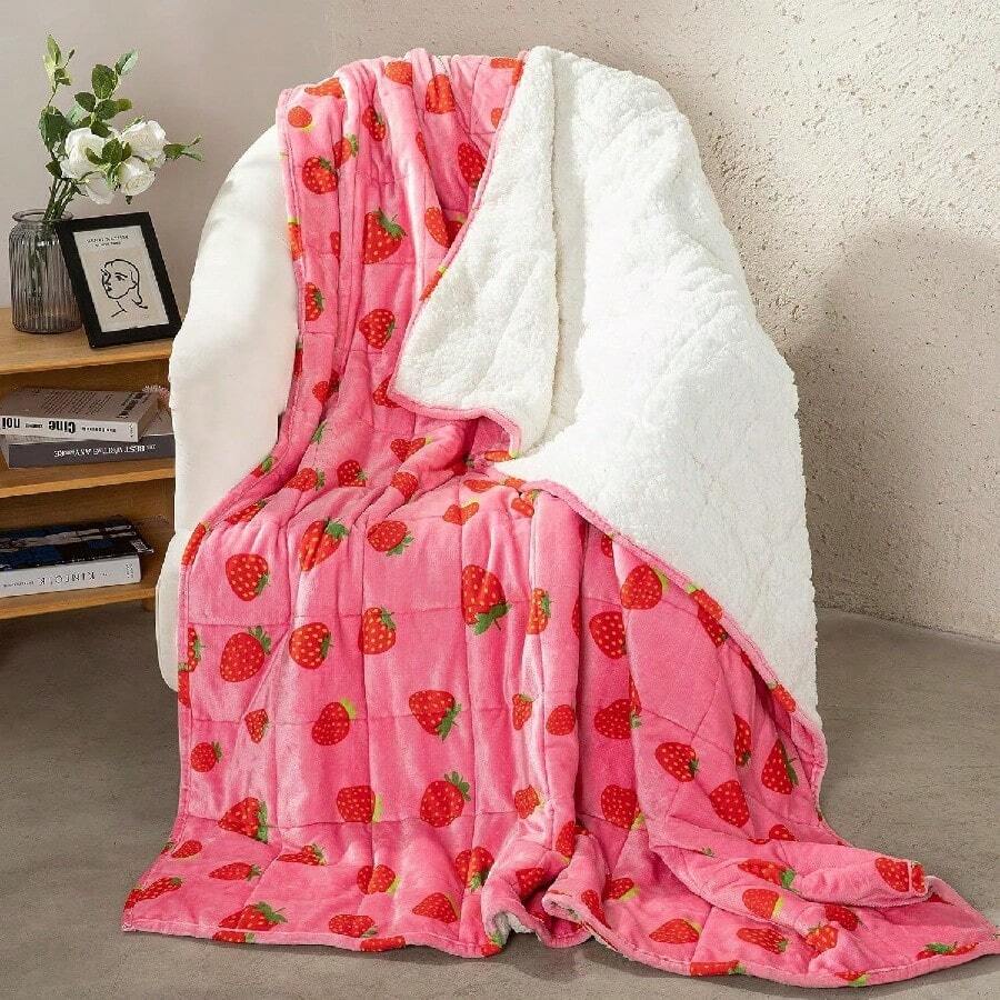Aemicion Weighted Blanket Queen Size 20 Lbs 60x80 Inches,Ultra Soft Comfortable Fluffy Sherpa Weighted Blankets For Adults,Cute Pink Strawberry Heavy Blanket As Gift For Women,Machine Washable.Jpg - 黑色 - 查看 1