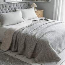 Lightweight Muslin Blanket – 3-Layer Cotton Quilt For Adults, Soft And Cozy For Bed Or Sofa. Bedding Sets, Bed Sheets, Fitted Sheets, Queen Sheets / King Sheets, Sheet Set, Duvet Covers. - volleyball - 查看 2