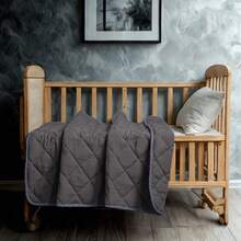 Breathable Toddler Comforter – Soft Quilted Down Alternative Baby Blanket - 深灰色 - 查看 2